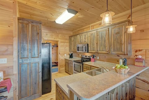 Kitchen--- Ample Counter Space