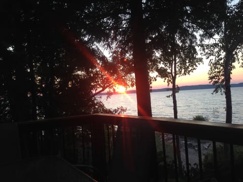 Quiet, relaxing and scenic, only 6 miles from Traverse City.