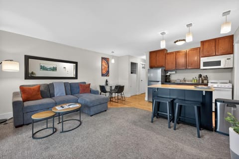 Welcome to River Bend Condo! This top floor condo is very cozy yet spacious. Located right at the edge of downtown Bend.
