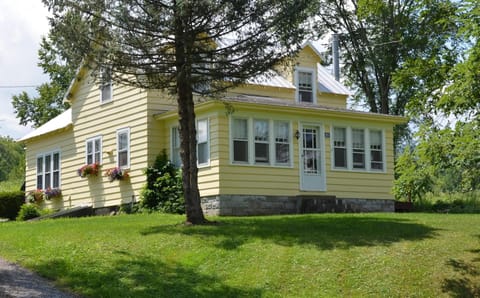 Charming Country Retreat Minutes from Windham