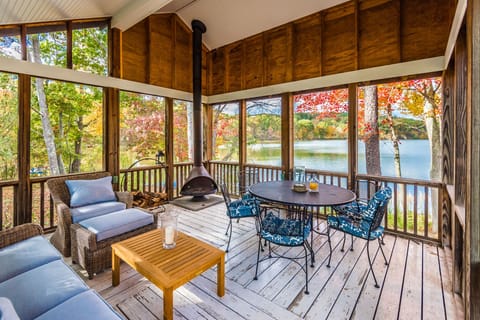 Detached Lakeside Gazebo - screened in porch - wood burning fireplace 