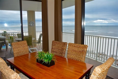 Dine surrounded by a fabulous ocean view....