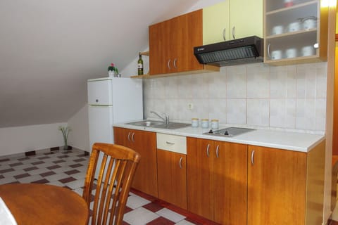 Apartment, 2 Bedrooms, Balcony | Private kitchen | Fridge, stovetop, electric kettle, griddle