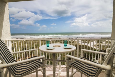 Direct Oceanfront View from Balcony-Absolutely NO obstruction