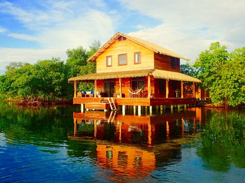 Casita Del Mar, Dolphin Bay, Isla Cristobal, Bocas Del Toro, Panama 