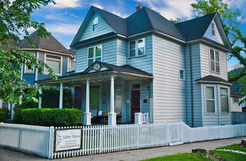 Summer view of Tabor House