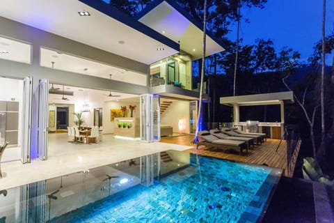 Pool and outdoor area 