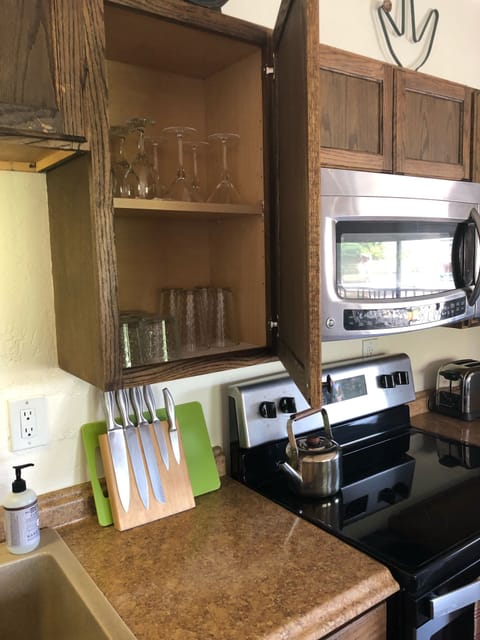 Fully equipped kitchen. 