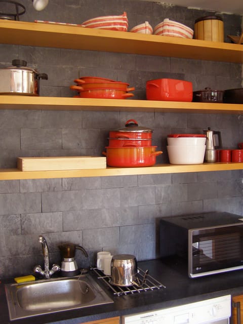 Kitchen Area 
close up
Bouganville Holiday Home Portovenere 
