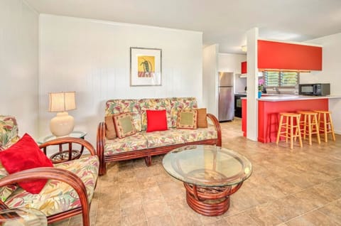 KEO living - Some seating to take in the sounds of the tropic birds and ocean waves.