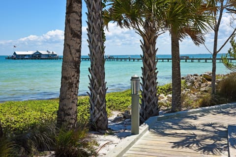 Beach nearby, sun loungers, beach towels