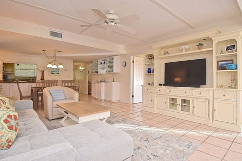 Spacious beachfront condo at Sea Shell