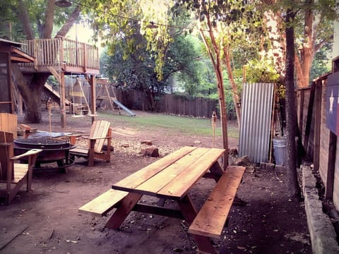 Backyard with fire pit, 8ft table, tree house & swings - lots of room to relax!