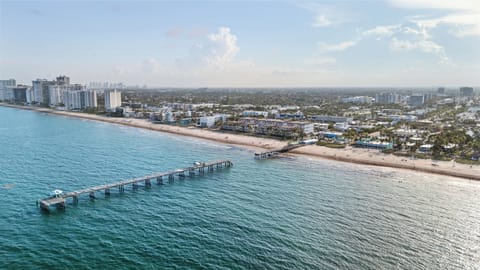 Beach nearby, sun loungers, beach towels