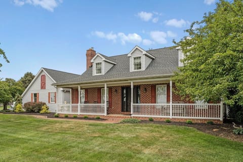 Spacious family friendly cape-cod home in  Amish Lancaster County farmlands