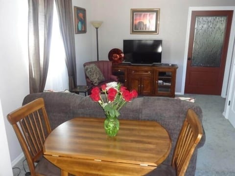 Smart TV, books, stereo