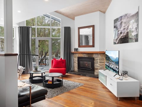 Gas fireplace and wonderful bushland views