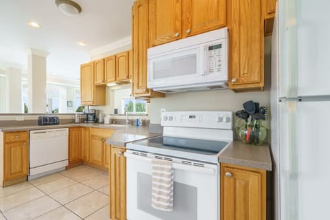 Main Kitchen - 2nd Floor