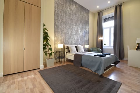 4 bedrooms, iron/ironing board, WiFi (free), bed sheets