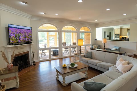 Smart TV, fireplace, table tennis