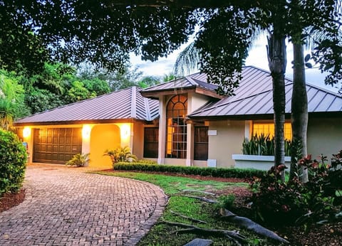 Contemporary Private Home  with Open Floor Plan and High Ceilings