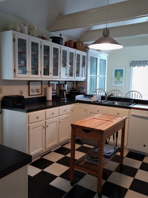Fully equipped kitchen with window pane cupboards