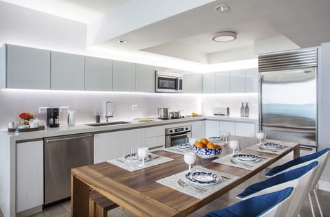 Fully equipped kitchen with Cristel cookware, Toaster, Coffeemaker & Tea Kettle