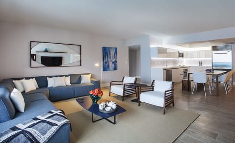 Spacious and chic Living Room with decor from Natuzzi & Ligne Roset