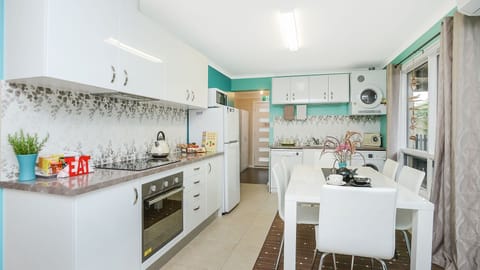 Full kitchen diner inc fridge, dishwasher, washing machine and dryer