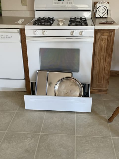 Pizza Pan and baking sheets located in stove drawer.