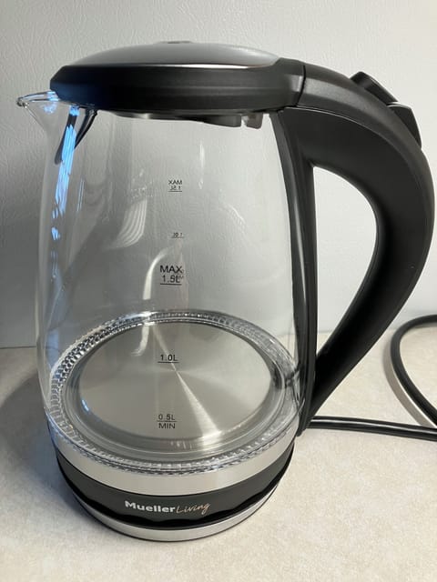 Electric Tea Kettle
Directions for use in Suite Betty notebook + Tea selection 
