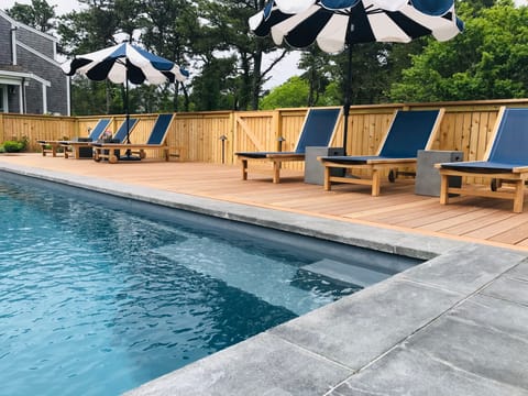 Pool Sun Deck with 6 chaise lounges