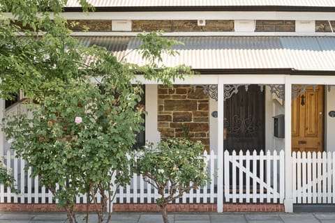 Beautiful 1880s bluestone cottage
