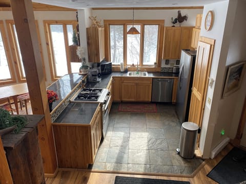 Kitchen and luncheon bar