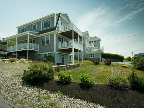Elevated House taking advantage of premium ocean views.