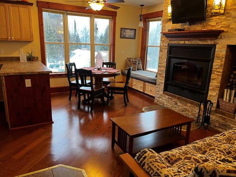 Living Area
Inn Suite #4 has everything you want for a romantic getaway for two on the North Shore. Imagine stepping through the entry door to this suite.