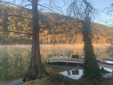Wake up to this slice of paradise on Lake Austin.