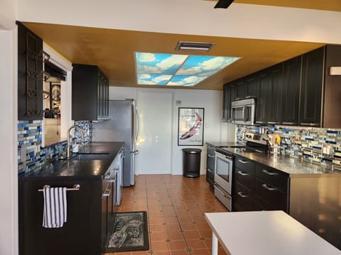 Discover a modern, functional kitchen equipped for all your culinary adventures.