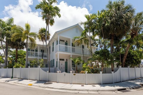 Admirals Lane escape!