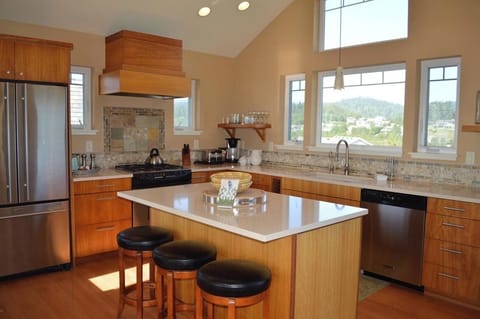 Kitchen with Center Island and new appliances from 10/2018.