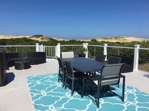 Roof deck dining & seating.