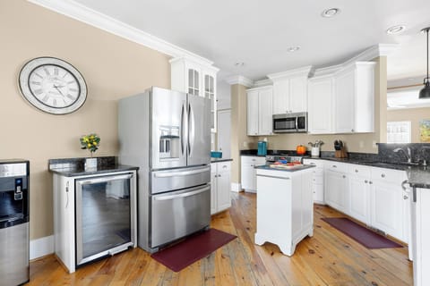Cook and entertain in style in this spacious, fully-equipped kitchen—perfect for preparing meals and making memories during your stay!