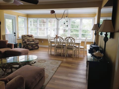 Welcome to Cooper Flats-The spacious LR/DR for TV, Work, Board Games; or RELAX!