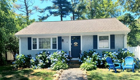 cozy cottage on quiet Dead End Street