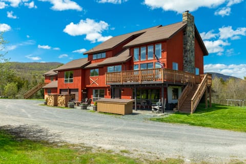 Dancing Horse Farm Lodge | Spring