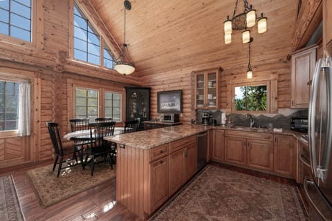 Custom "mountain" backsplash