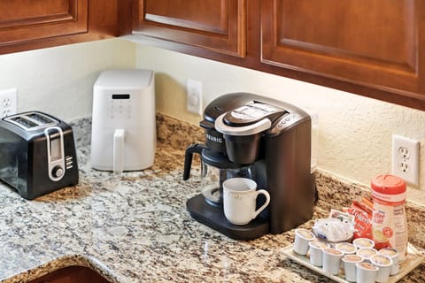 Dual coffee maker (Keurig Pod & Carafe) and coffee starter kit.