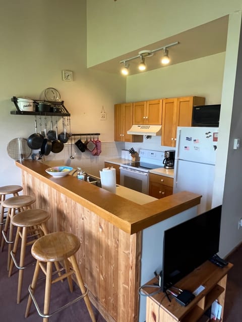 Full kitchen with all necessary equipment.
