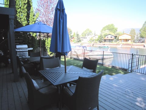 Large Deck with Barbecue, Chaises & Dining