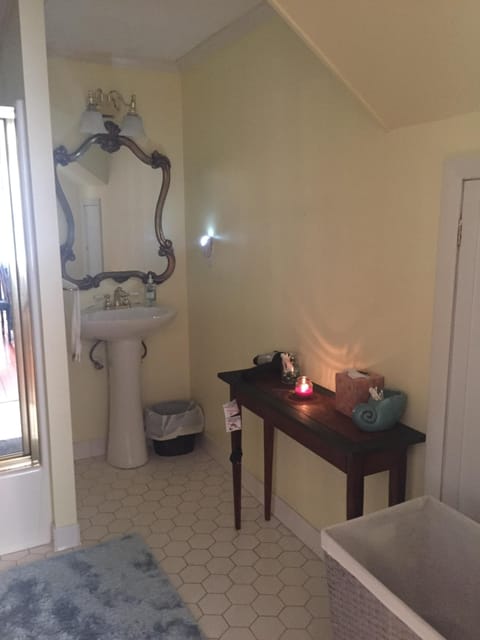 Full bath downstairs.